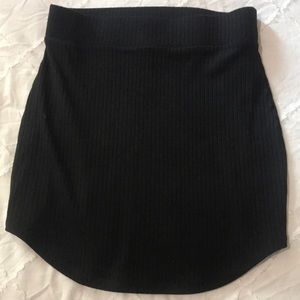 Black fitted skirt